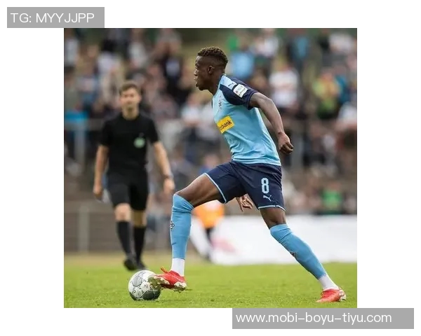 24岁范德芬边路狂飙如入无人之境展现中卫惊人速度与技术 24岁范德芬边路狂飙如入无人之境展现中卫惊人速度与技术